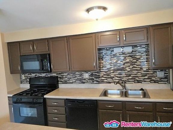 4th image of 145 Kenwood Dr
