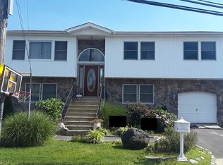 3542 Shore Pl, Seaford, NY 11783