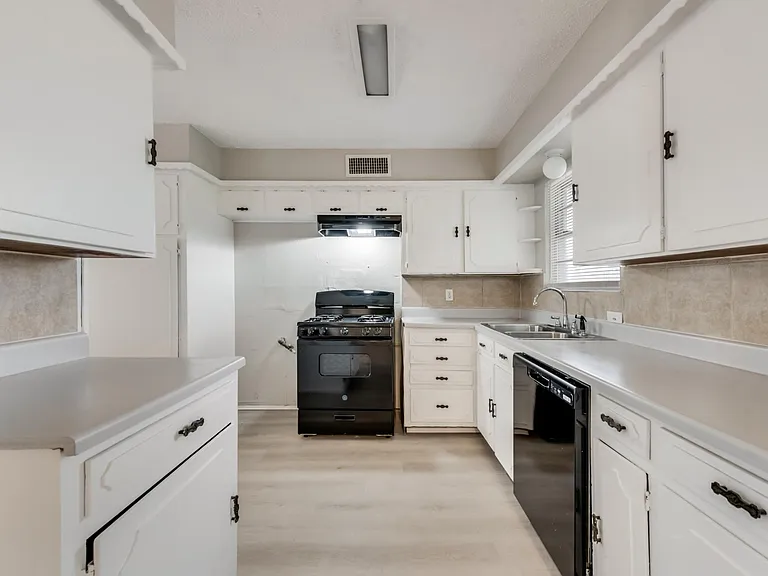 12118 Oberlin Dr — Photo 7