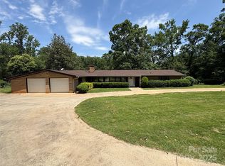 223 Forest Dr W, Greenwood, SC 29646
