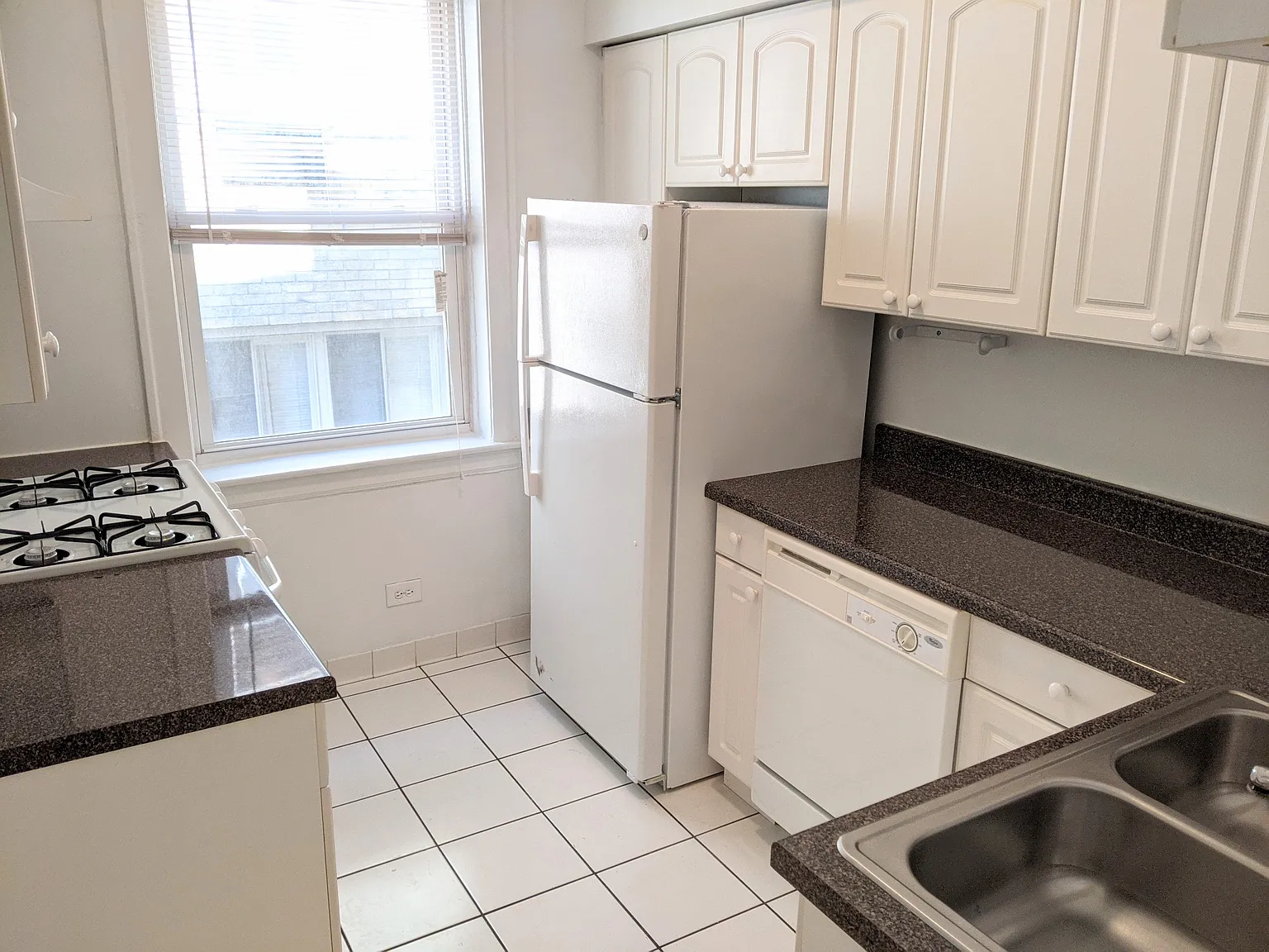 2 bed, 1100 sqft, $1,995 — Photo 1