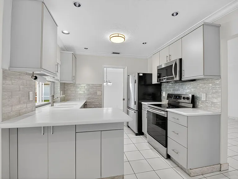 937 Banyan Dr — Photo 7