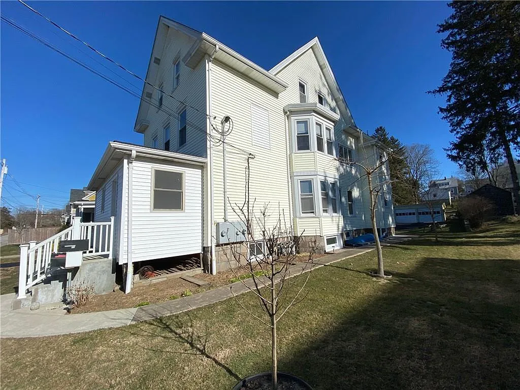 3 bed, 865 sqft, $2,000 — Photo 2