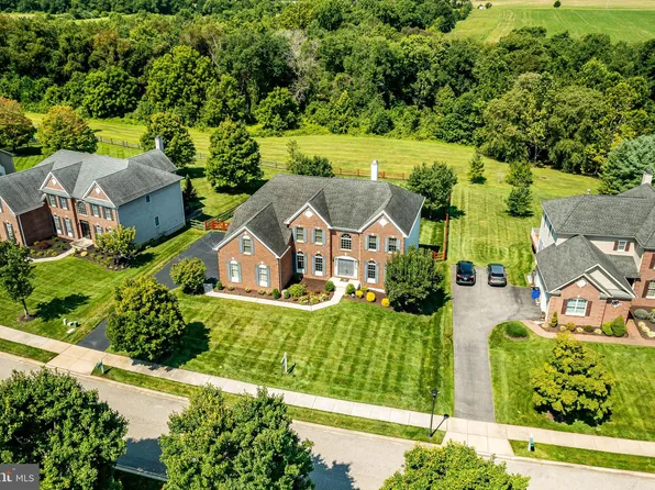 45 Waterton Dr, Bear, DE 19701