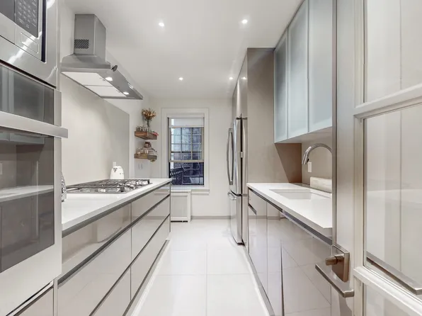 150 Burns Street image 1 of 27