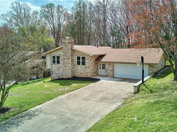 1230 Lakewood Cir, Washington, WV 26181