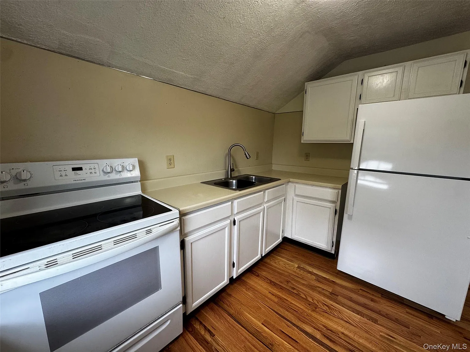 2 bed, 1.0 bath, 741 sqft, $1,550 — Photo 4