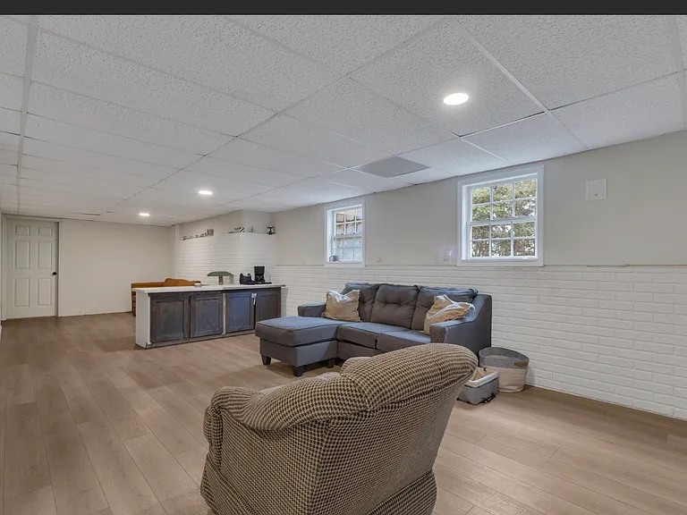 61 Brenda Ct — Photo 27
