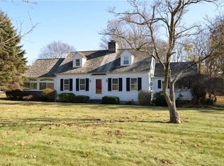 2 Floral Hts, Newtown, CT 06470