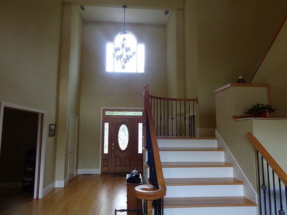 5th image of 295 Jackson Dr