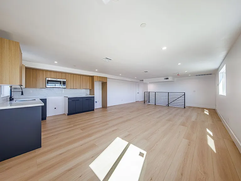 1330 S. Longwood Ave. — Photo 69