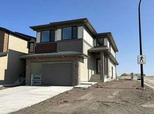 27 W Heritage Link, Cochrane, AB T4C 2J8