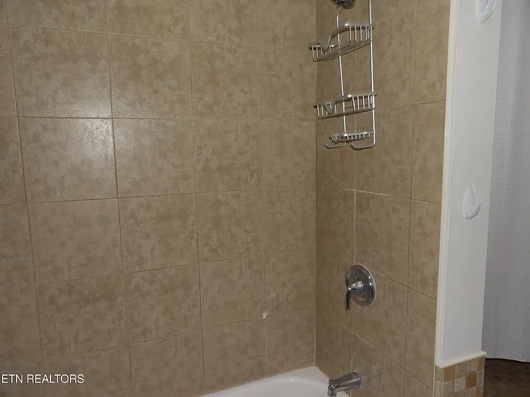 18 Sandra Ln — Photo 10
