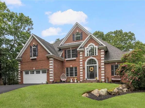15 Sophia Cir, North Kingstown, RI 02852