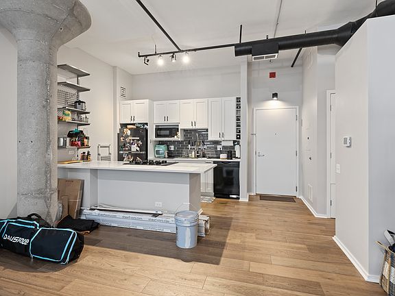 4th image of 130 S Canal St APT 612