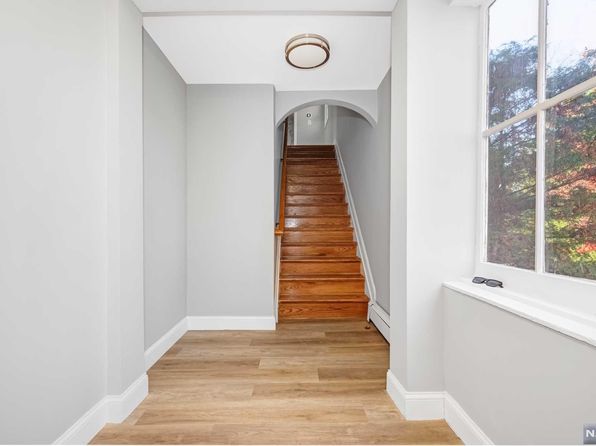 50 Dean St, Glen Rock, NJ 07452