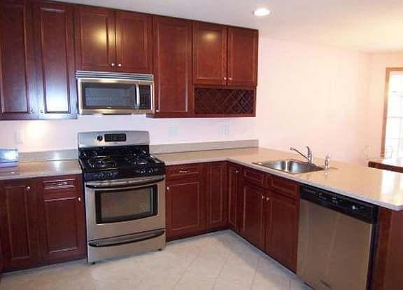 4th image of 73 Christine Dr