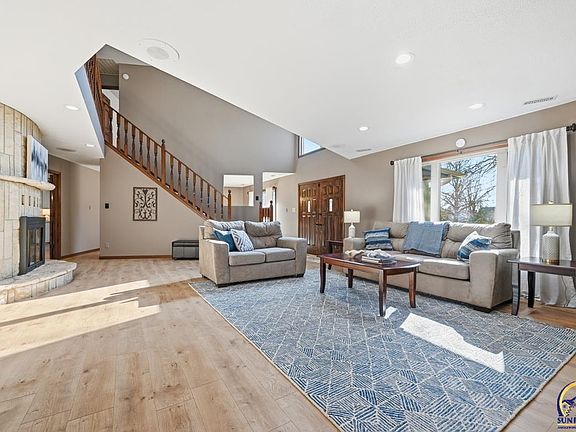 3rd image of 7600 SW Oxfordshire Rd