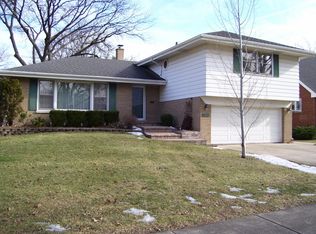 877 S Euclid Ave, Elmhurst, IL 60126