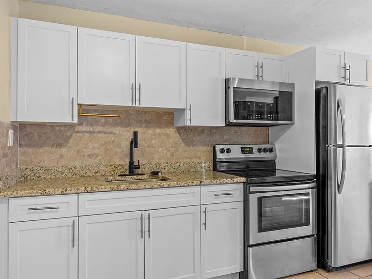 120 Pleasant Pl — Photo 5