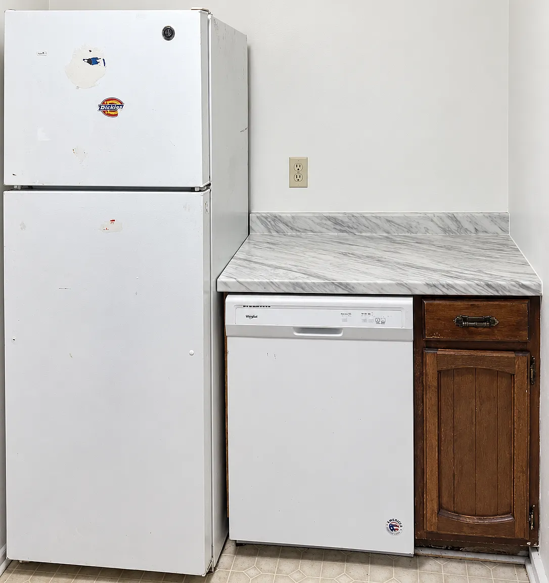 3 bed, 1.0 bath, 1032 sqft, $2,400 — Photo 3