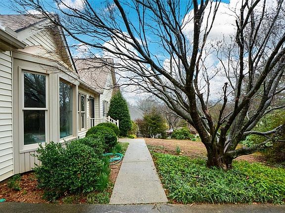 4th image of 2630 Cambridge Hills Rd