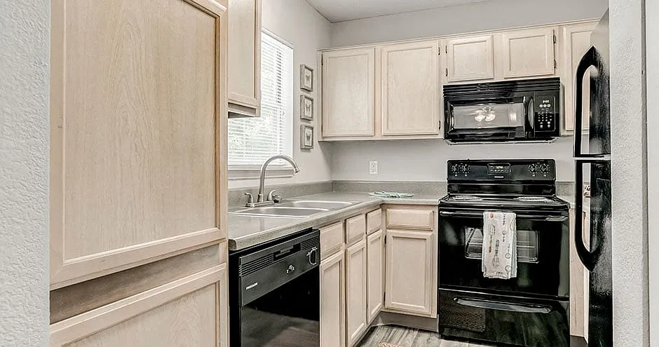Whispering Lake Apartments — Photo 1