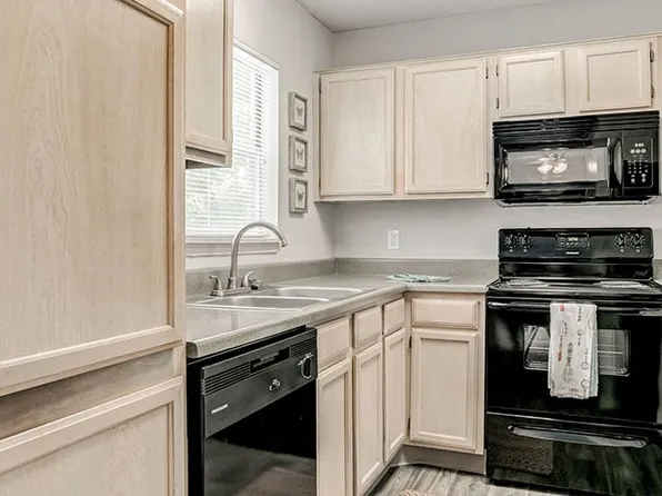 Whispering Lake Apartments