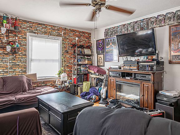 2nd image of 1524 Virginia Ave