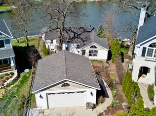 21297 W Crescent Dr, Mundelein, IL 60060