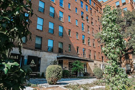 2nd image of 3721 N Hall St #Arg-508