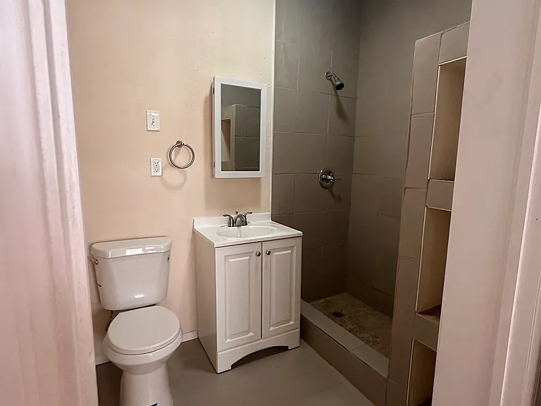 1209 N Oregon St #2 — Photo 8