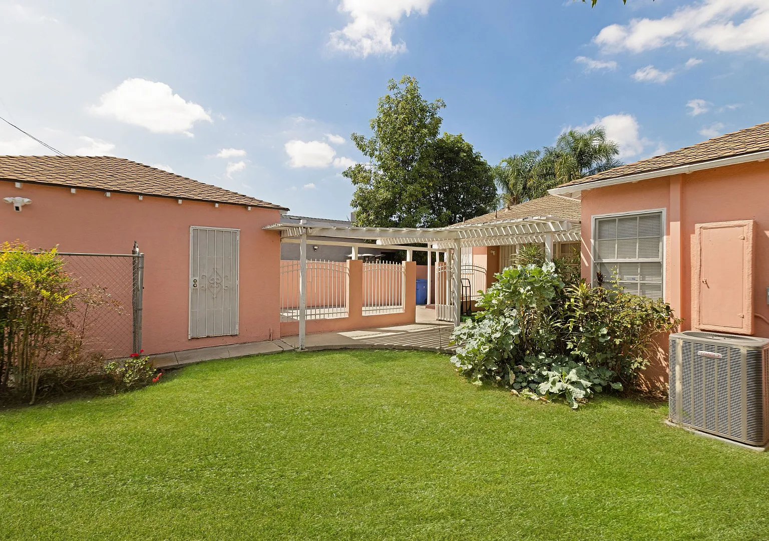 1916 S Crescent Heights Blvd, Los Angeles, CA 90034 — Photo 2
