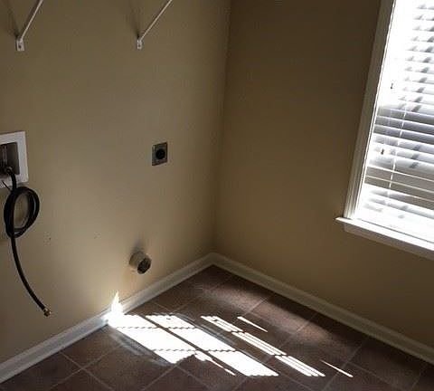 3rd image of 16 Brentview Dr