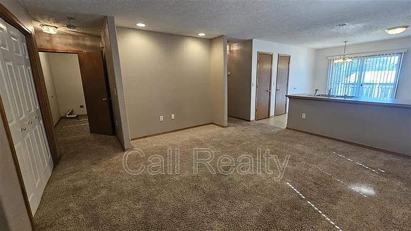 3 bed, 2.0 bath, 1151 sqft, $1,945 — Photo 3