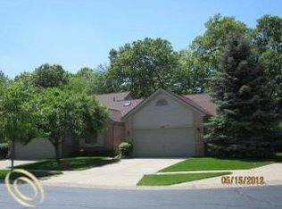 314 Pineknoll Ct, Brighton, MI