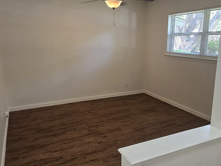 412 Jones St — Photo 9