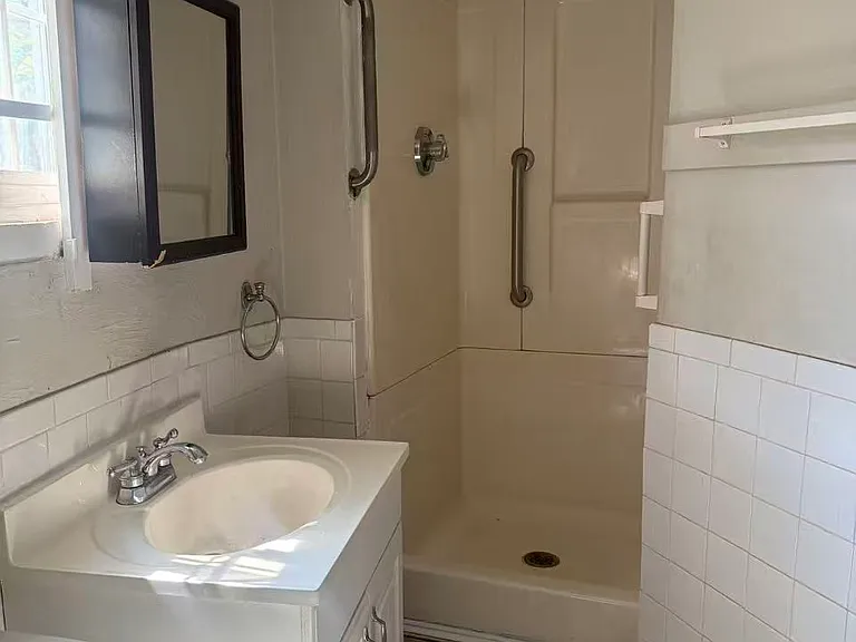 213 Centre St — Photo 9