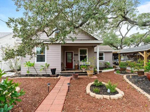1039 N Magnolia St, Rockport, TX 78382