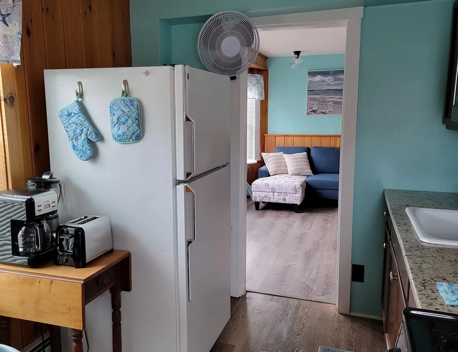 Studio, 300 sqft, $1,600 — Photo 2
