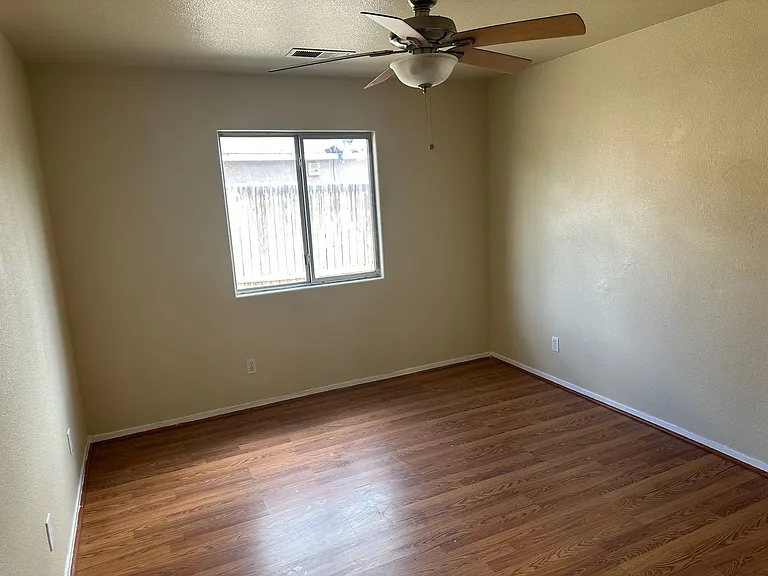 920 Alder Ave — Photo 9