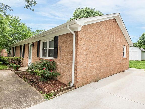 3rd image of 102 Woodlawn Ct