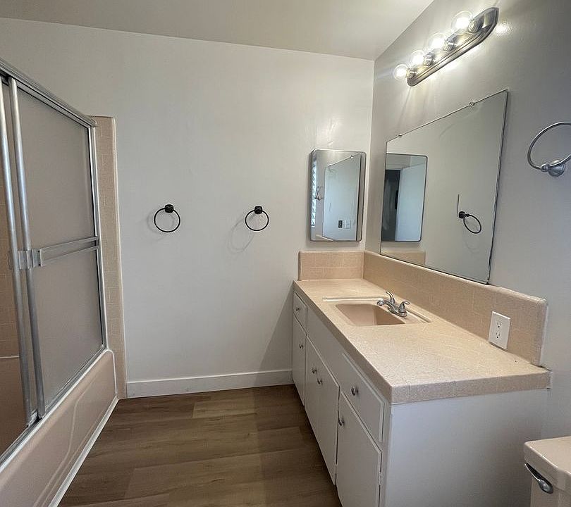 1st image of 1706 E Erie St APT 4