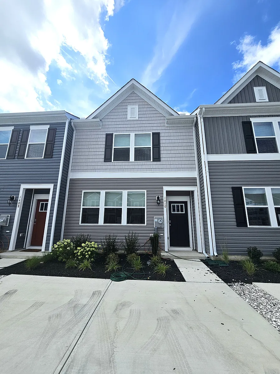 Building Photo - 1410 Sugarplum Ln #1