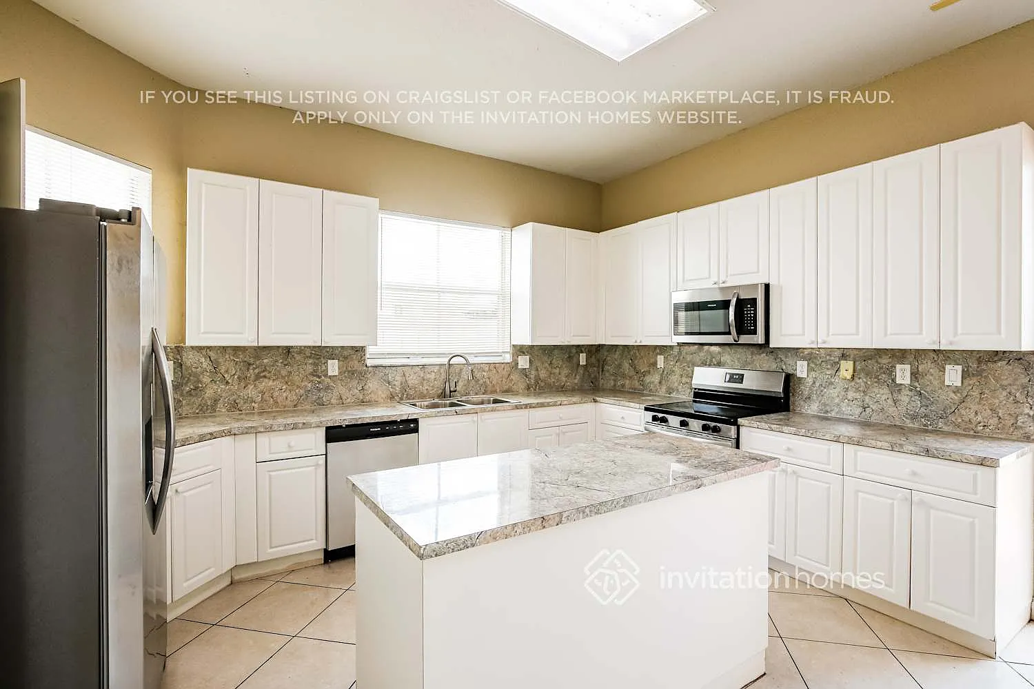 18301 NW 89th Ave Hialeah, FL 33018 — Photo 4