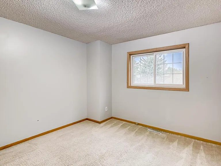 12758 Edgewater Path — Photo 16