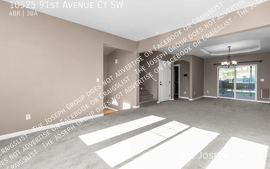 Spacious 4 bed/2.5 bath in Lakewood! — Photo 3
