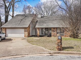 912 W Park Ct E, Broken Arrow, OK 74011