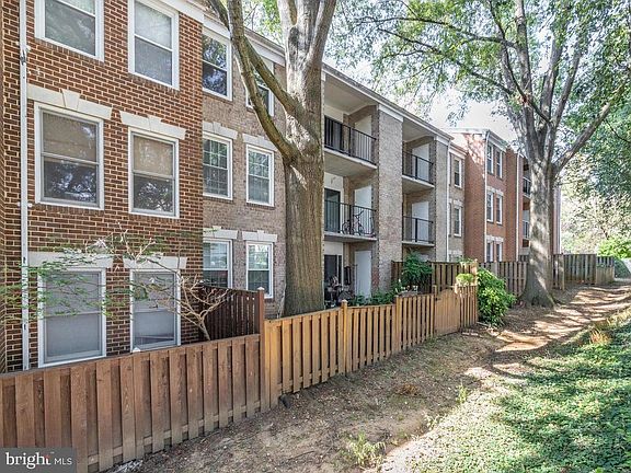 5th image of 864 Quince Orchard Blvd APT 202