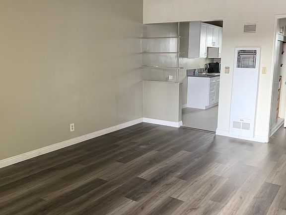 5th image of 2401 Prosser Ave #5